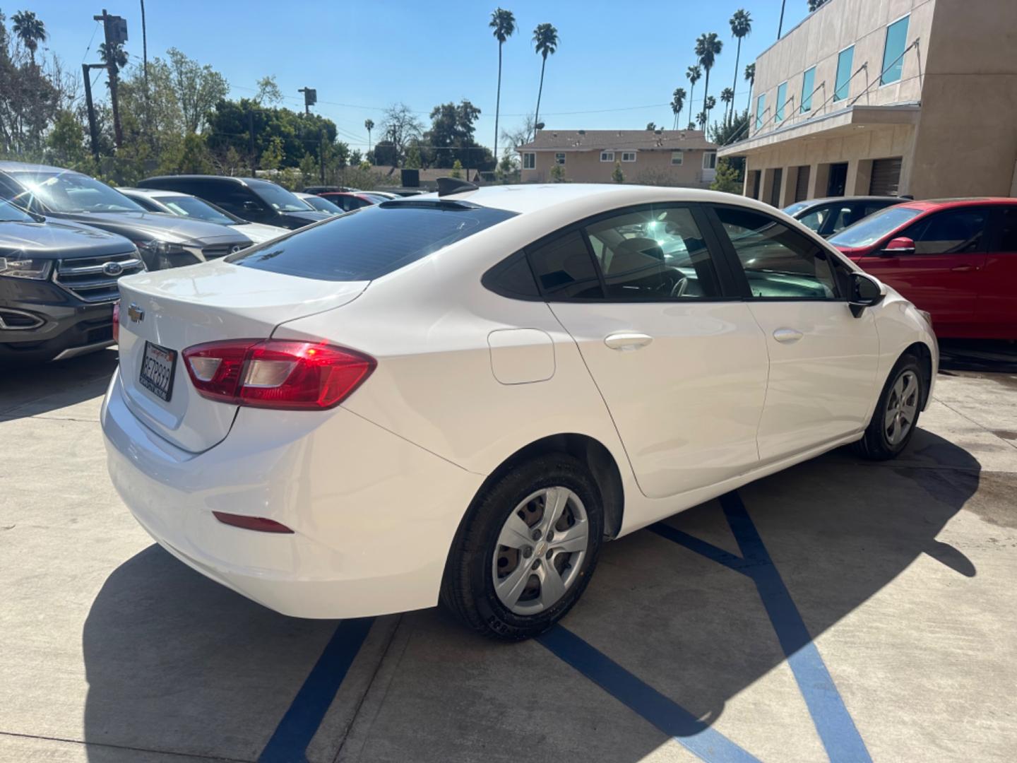 2018 WHITE /Black Chevrolet Cruze Cloth (1G1BC5SM6J7) with an 4Cylinder engine, Automatic transmission, located at 30 S. Berkeley Avenue, Pasadena, CA, 91107, (626) 248-7567, 34.145447, -118.109398 - Photo#4